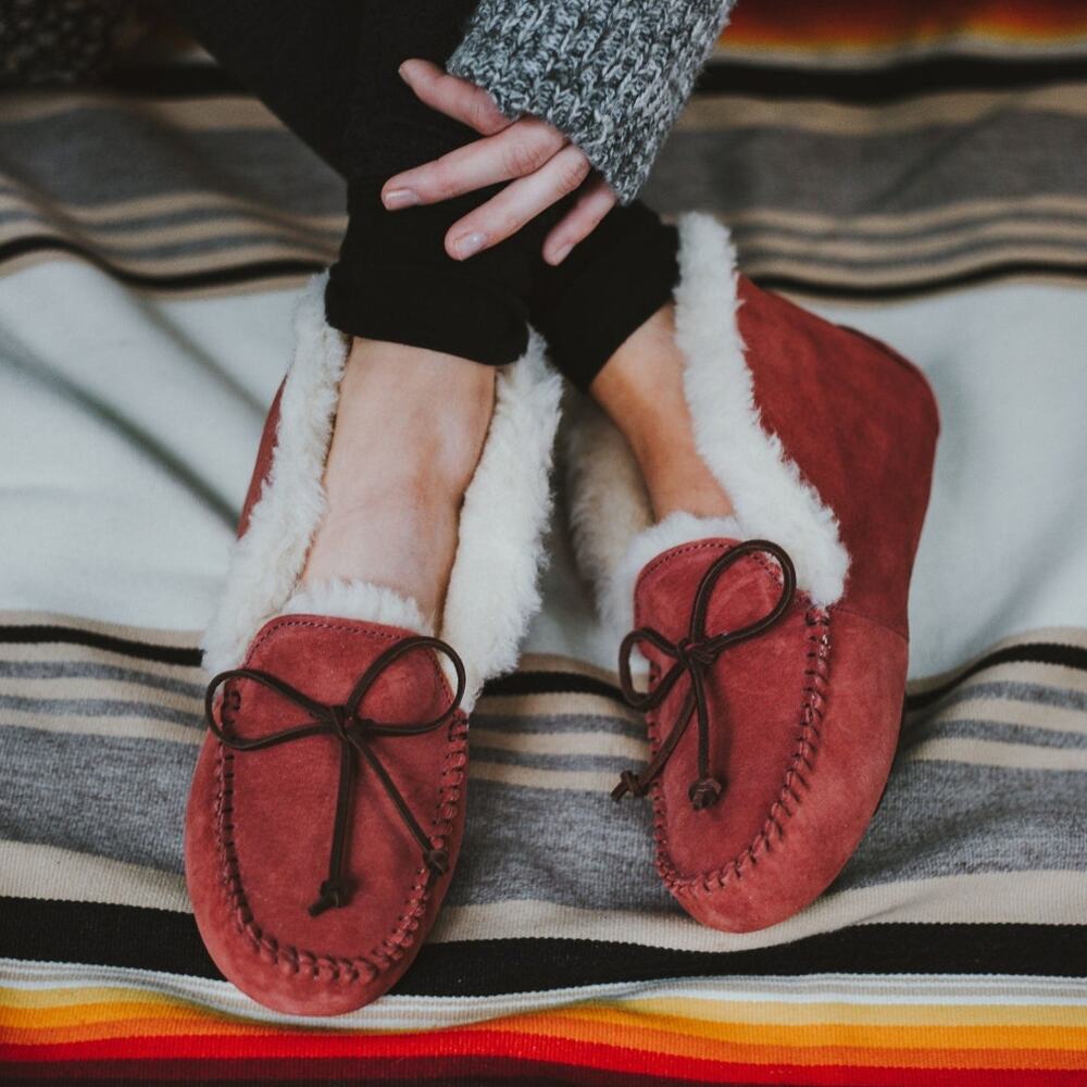 Ugg Australia Women´s Alena Suede Leather red Slippers Sz 10